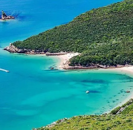 Situado No Centro Historico Da * 세투발