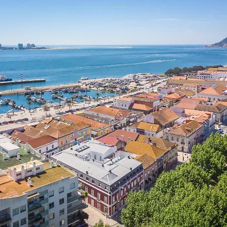 Situado No Centro Historico Da