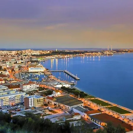 Situado No Centro Historico Da Apartman Setúbal