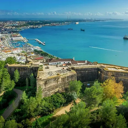 Situado No Centro Historico Da *